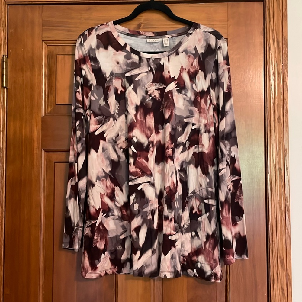LOGO watercolor floral tunic top
